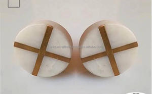 Tiradores de resina de madera hechos a mano con mango de muebles modernos únicos con diseño floral intrincado perfecto para armarios y muebles - Product Image 5