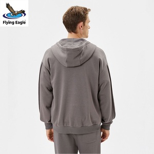 Survêtement de sport personnalisé pour homme, tenue de jogging respirante et légère pour la course et l'entraînement - Product Image 4
