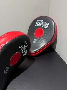 Mitaines de boxe personnalisées en cuir courbées pour l'entraînement et le sparring MMA Muay Thai Kickboxing - Product Image 2