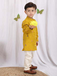 Ensemble kurta jaune moutarde, vêtements ethniques pour enfants, tenue traditionnelle, vêtements de fête, long kurta pyjama, vêtements élégants - Product Image 4