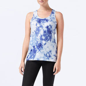 Camiseta sin mangas tie-dye para mujer, cuello redondo, longitud regular, transpirable, de poliéster tejido, estilo casual, con estampado de logo frontal - Product Image 1