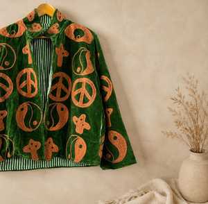 เสื้อแจ็คเก็ตสีเขียวสุดเก๋สไตล์ซูซานี ปักลายสัญลักษณ์สันติภาพ หยินหยาง โดดเด่นสะดุดตา เหมาะสำหรับงานเทศกาลสไตล์โบโฮ - Product Image 6
