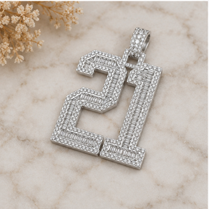 Colgante de Plata 925 con Moissanita y Número Inicial, Estilo Hip Hop, Unisex, Joyería Fina, Regalo para Hombres y Mujeres - Product Image 1
