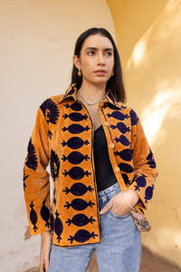 เสื้อแจ็คเก็ตผู้หญิงผ้ากำมะหยี่สีน้ำเงินปักลายซูซานี ผสมผสานความหรูหราเข้ากับศิลปะอินเดียร่วมสมัย - Product Image 2