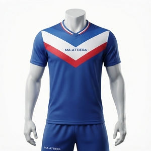 Ensemble de maillots et shorts de football personnalisés bleu, rouge et blanc, 100% polyester respirant, tenue d'équipe de football, uniforme sportif, service OEM - Product Image 1