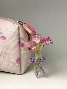 Porte-clés décoratif unique avec broderie perlée et artisanat fin pour cadeaux et souvenirs personnalisés - Product Image 5