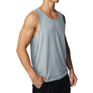 Camiseta sin mangas gris para hombre, cuello redondo, tejida, informal, de color liso. - Product Image 2
