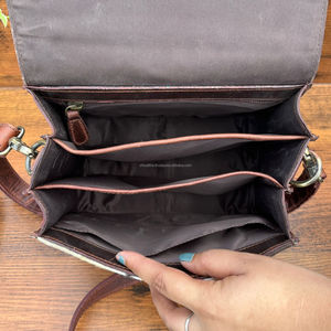 Tas selempang kulit jahitan tangan Bohemian untuk wanita rambut Barat pada kulit sapi dompet rumbai tas pola bunga timbul