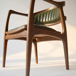 Fauteuil moderne en noyer massif avec dossier incurvé et revêtement en cuir PU, chaise de salle à manger faite à la main par Toan Phong - Product Image 6