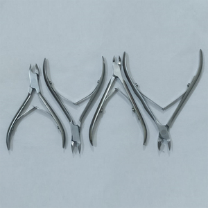 Pince à cuticules personnalisée pour l'art des ongles, à bord tranchant de style russe, en acier allemand - Product Image 2