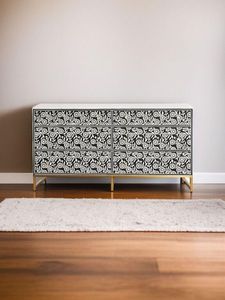Commode de style antique avec incrustations en os, dotée de détails artisanaux pour collections de meubles de luxe - Product Image 4