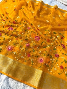 KV ผ้าไหมทอแบบดั้งเดิม Banarasi Organza Saree (สีเหลือง) สำหรับงานปาร์ตี้ - Product Image 4