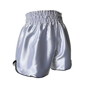 Shorts de combat en satin légers blancs, shorts de Muay Thai avec fentes latérales pour une flexibilité accrue - Product Image 6