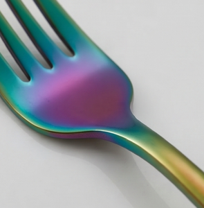 Juego de cubiertos modernos con acabado arcoíris, con tenedores, cuchillos y cucharas, de metal resistente al óxido, para uso en fiestas. - Product Image 2
