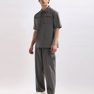Ensemble coordonné de mode masculine : chemise légère décontractée et pantalon ample et relaxant pour les voyages d'été - Product Image 2