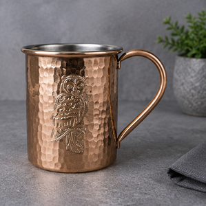 Mug à Moscow Mule en cuivre martelé, motif hibou artisanal en relief - Vaisselle à cocktail isotherme haut de gamme, nouveauté animale sauvage - Product Image 1