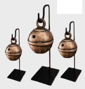 Juego de 3 campanas de vaca de hierro hechas a mano, campanas decorativas vintage de metal para decoración del hogar, jardín y eventos - Product Image 1