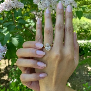 แหวนเพชรทรงรี 4.01 กะรัต เพชรเลี้ยงในห้องปฏิบัติการ ทองคำแท้ 14K สีเหลือง แหวนหมั้นหรูหราทรงกลีบดอกทิวลิปแบบหนามเตย - Product Image 1