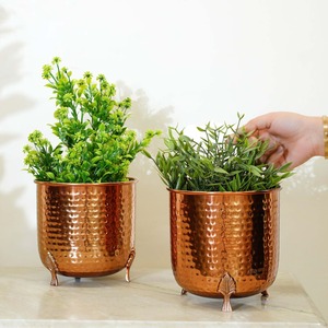 Vase de table en cuivre fait main 16 cm, design rustique avec pieds en forme de feuille, pot pour plantes - Product Image 4