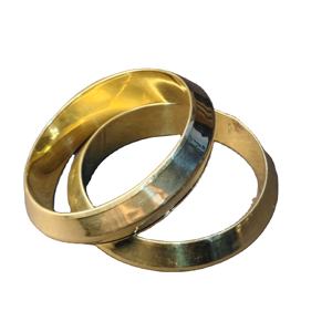 Conjunto de Brazaletes Modernos Geométricos de Latón Pulido - Brazalete Minimalista de Metal Dorado con Borde Biselado - Diseño Contemporáneo al por Mayor - Product Image 1