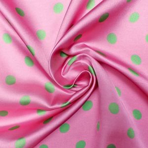 Foulard carré rose à pois pour femme, accessoire de mode, en satin imprimé, élégant, pour le cou ou la tête, cadeau pour le quotidien ou les fêtes - Product Image 4