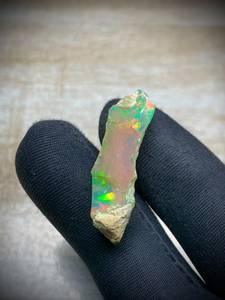 Opale d'Éthiopie naturelle brute, multi-arc-en-ciel, non taillée, 7 carats, 4 mm, pour la fabrication de bijoux, pierre de naissance d'octobre - Product Image 2
