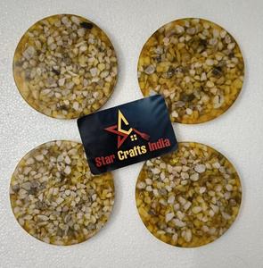 Ensemble de 4 dessous-de-verre de qualité supérieure en pierre naturelle incrustée de résine époxy, style mosaïque ambrée terrazzo - Product Image 3