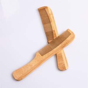 Peine de Madera Antiestático Ideal para Viajes, Diseño de Madera Natural para Hombres y Mujeres, Categoría de Productos de Artesanía en Bambú y Madera - Product Image 2
