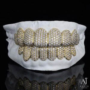 Juego Completo de Grillz Personalizados de Moissanita Chapados en Oro de 18K, Joyería Corporal Hip Hop con Corte Brillante Redondo para Hombre - Product Image 1