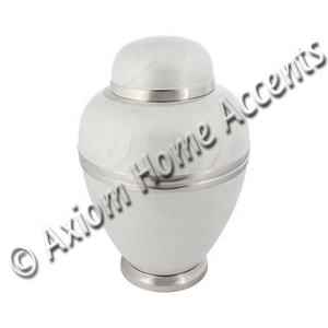 Urna de latón artesanal con diseño exquisito y acabado brillante para un monumento digno por Axiom Home Accents - Product Image 2