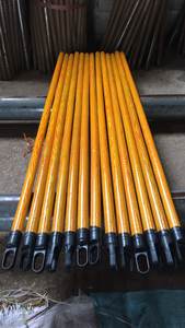 La dernière collection de manches à balai en bois pour balais et serpillères, outil de nettoyage avec revêtement PVC imitation bois, directement de l'usine. - Product Image 5