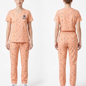 Conjunto de Uniformes Médicos Unisex Blackhardson Estampados, 180 GSM, Tela Dobby Premium de Poliéster y Spandex, Cuello en V Color Coral, Personalizables para Hospital - Product Image 3