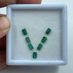 พลอยมรกตธรรมชาติคุณภาพดีที่สุดจากแซมเบีย รูปทรงสี่เหลี่ยมผืนผ้า น้ำหนัก 1.96 กะรัต ขนาด 3x5 มม. จี้ห้อยคอ เครื่องประดับชั้นดี ขายส่ง - Product Image 1