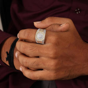 Anillo de Compromiso de Plata de Ley 925 con Baño de Rodio y Engaste Pavé, Moissanita Tallada, Estilo Lujoso, Anillo Bling Hip Hop Champion - Product Image 4