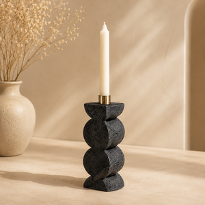Porte-bougie sculptural en pierre noire, design moderne et élégant, finition mate, pièce de décoration pour la maison - Product Image 1
