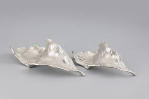 Plateau de service en métal doré attrayant avec un design élégant, vaisselle décorative pour la maison, plateau de service pour collations et sucreries, pour l'hôtellerie. - Product Image 2