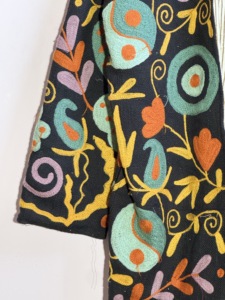 Manteau long brodé à la main avec un motif de mauvais œil |   Veste en coton Suzani bohème |   Vêtements d'extérieur d'art populaire |   Vêtements de festival artisanaux - Product Image 4