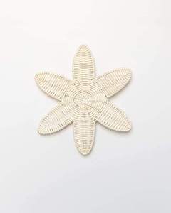 Décoration murale en rotin artisanal élégante en forme d'étoile de mer pour enfant, en bois durable, art océanique pour chambre moderne - Product Image 1