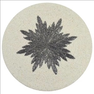 Set de table rond en coton perlé Sand Dollar avec motifs de fleurs et de papillons, brodé à la main, pour mariage - Product Image 5