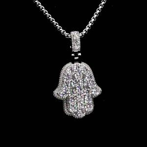 Compre en Línea en India el Collar con Colgante de Mano de Hamsa con Incrustaciones de Diamantes de Imitación VVS y Plata de Ley 925 - Product Image 2