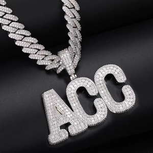 Colgante de Lujo con Letra ACC Engastada en Moissanita VVS, Cadena Cubana, Joyería Hip Hop, Acabado en Oro Blanco - Product Image 3