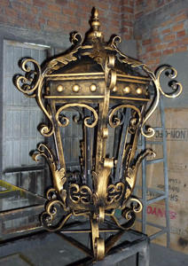 Applique murale de jardin élégante en fer forgé de style gothique pour école, chambre, appartement et villa – Luminaire décoratif extérieur - Product Image 4