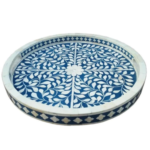 Plateau en bois écoresponsable fait main avec incrustation florale en os – Accessoire de table durable pour servir des collations, des desserts et des boissons sur la table à manger - Product Image 2