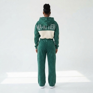 Ensemble de survêtement deux pièces pour femme avec sweat à capuche court zippé color block et pantalon de survêtement large orné de strass - Product Image 4