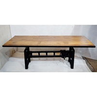 Table à manger industrielle américaine antique en fonte avec plateau en bois massif, base réglable à manivelle, design pliable pour hôtel et usage domestique