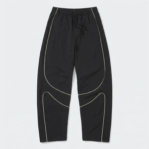 Chaqueta cortavientos de nailon negra para hombre con logo personalizado de alta demanda, paneles blancos y conjunto de pantalón para verano, de secado rápido, estilo urbano, con cremallera. - Product Image 4