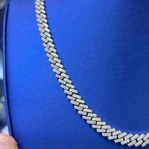 Cadena Cubana Bicolor Bañada en Rodio – Cadena de Eslabones con Moissanita de Corte Brillante Redondo VVS en Plata de Ley 925 - Product Image 5