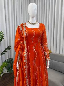 Ensemble Anarkali Salwar Kameez brodé orange avec dupatta en georgette épaisse, tenue traditionnelle indienne et pakistanaise pour mariage et fête - Product Image 3