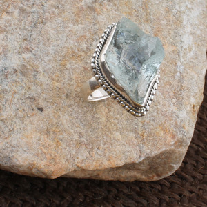 Anillo de Plata de Ley 925 Hecho a Mano con Aguamarina en Engaste de Bisel, Borde Punteado Artesanal Natural, Joyería de Piedra de Nacimiento de Marzo, Venta al por Mayor - Product Image 3