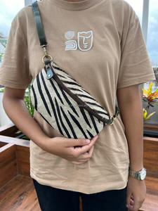 Bolso de pecho hecho a mano de cuero genuino con estampado de animales para mujer, bolso de hombro deportivo de Ciclismo de piel de vaca occidental para mujer - Product Image 2